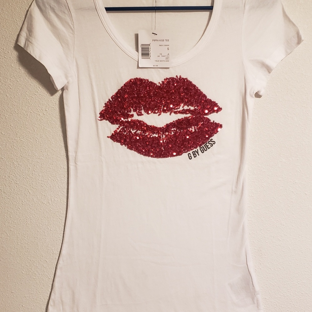 SOLD Guess Pippa Kiss Tee